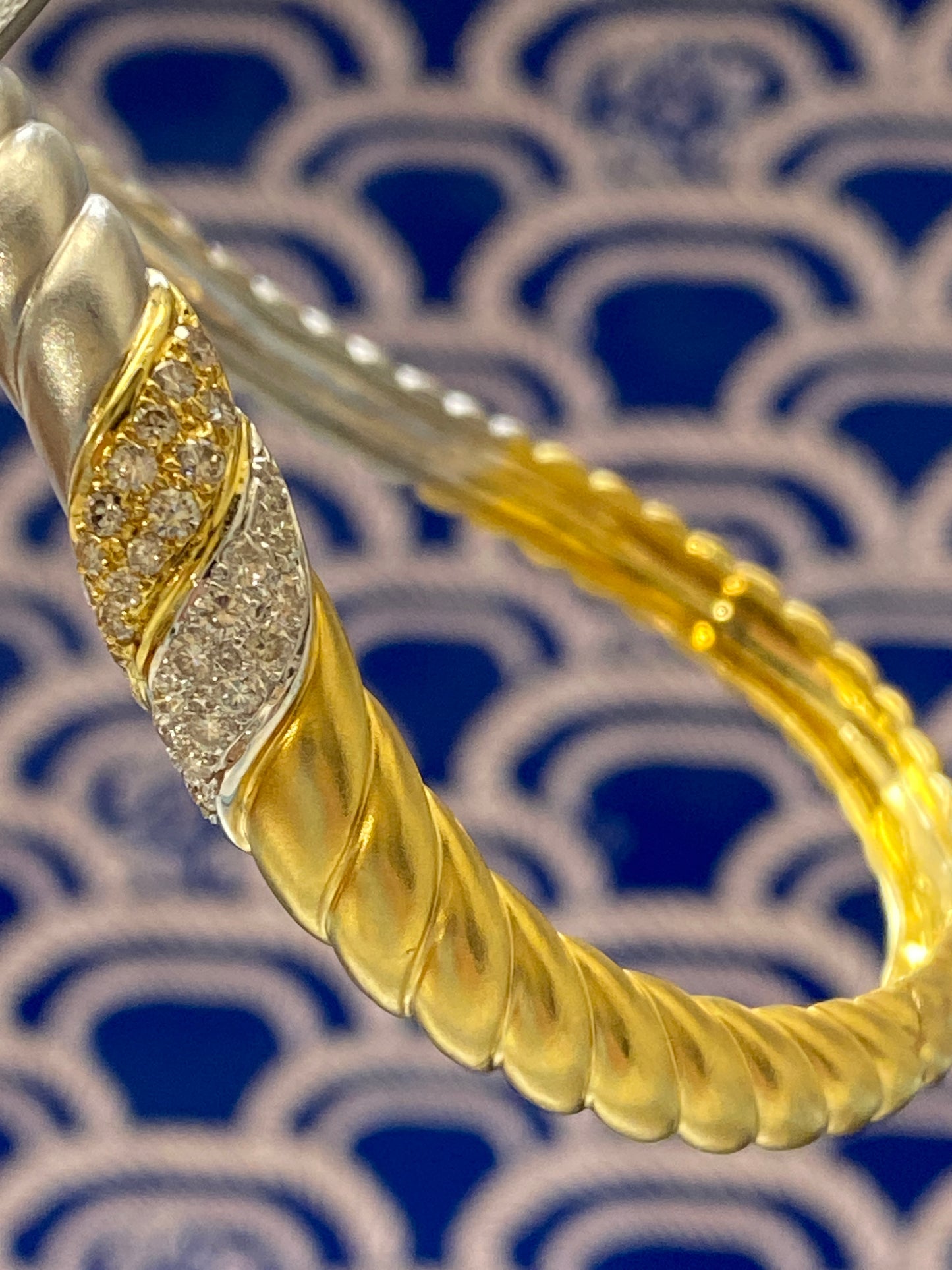 Rope Motif Diamond 2-Tone Gold Bangle
