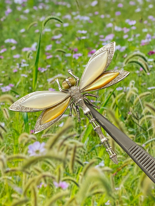 Shell Dragonfly Motif Diamond Gold Brooch