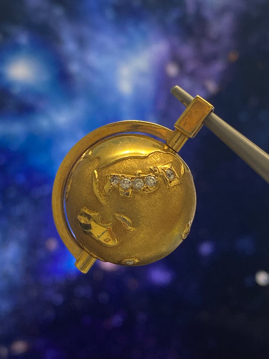 Globe motif Diamond Pendant