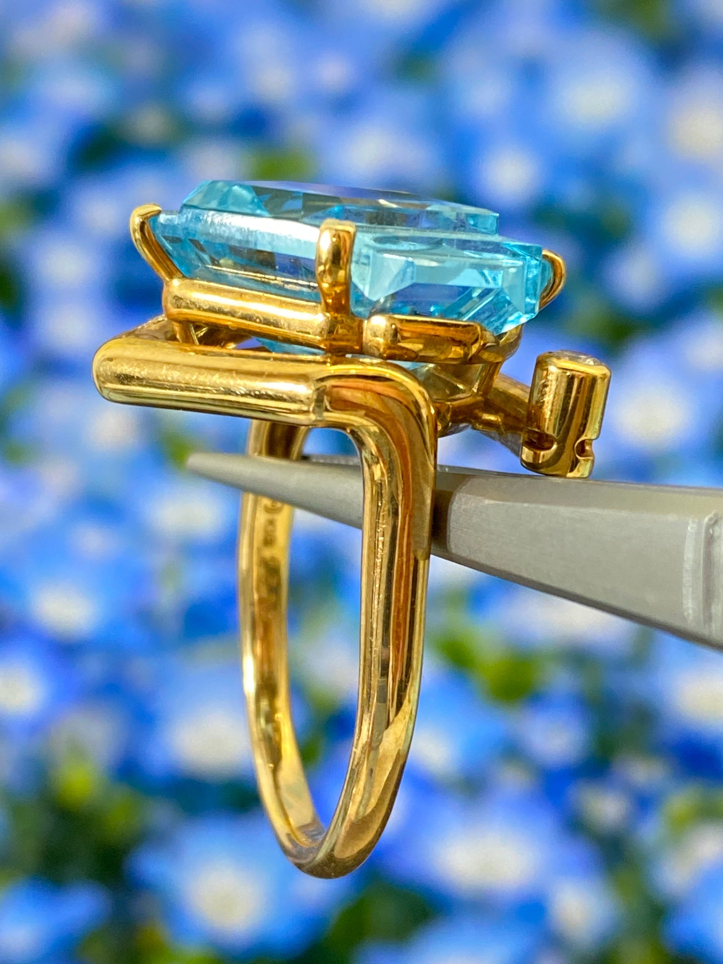 23 carat Blue Topaz Tasaki Ring