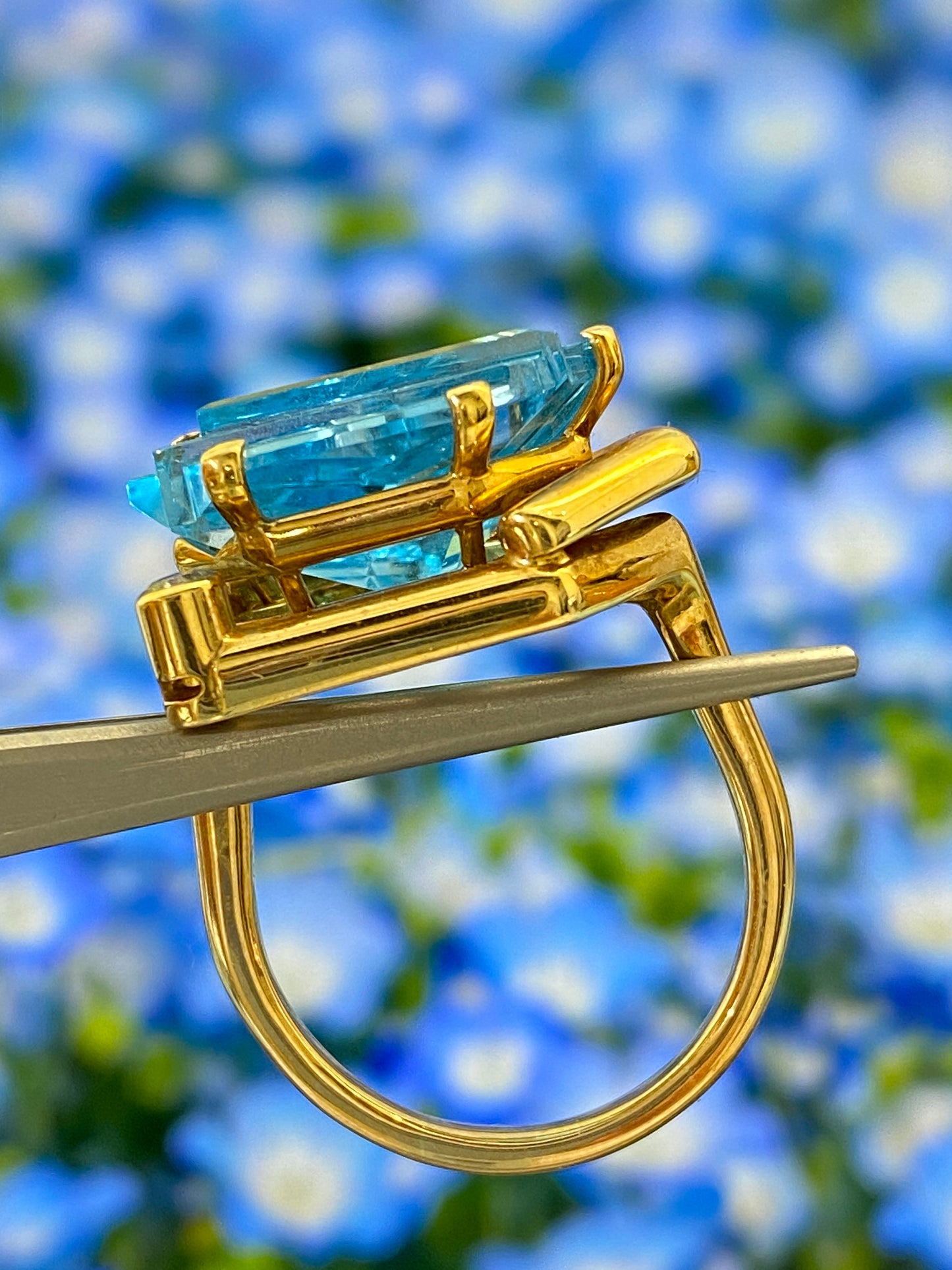 23 carat Blue Topaz Tasaki Ring